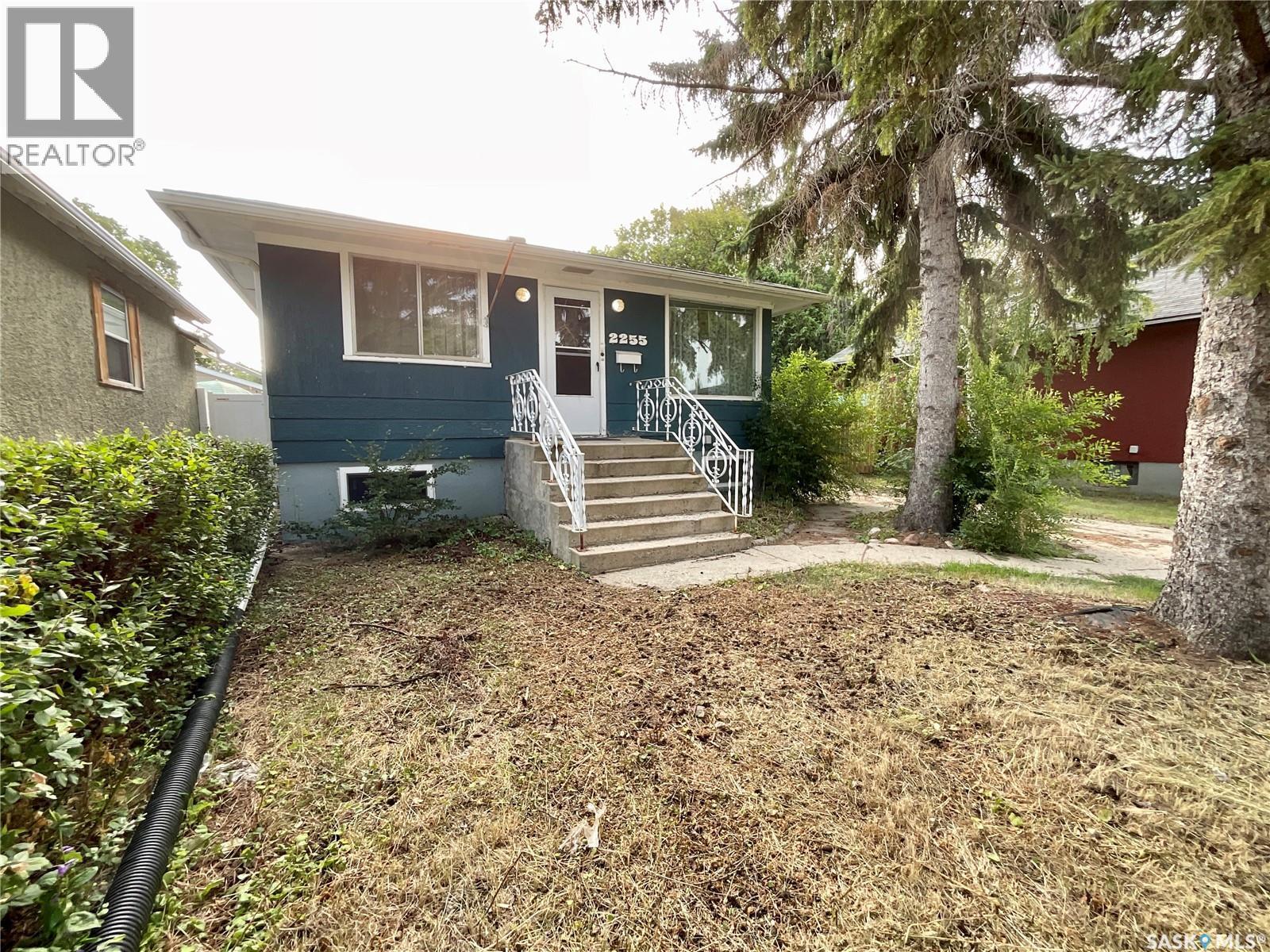 2255 Queen Street, Regina, SK - Outdoor