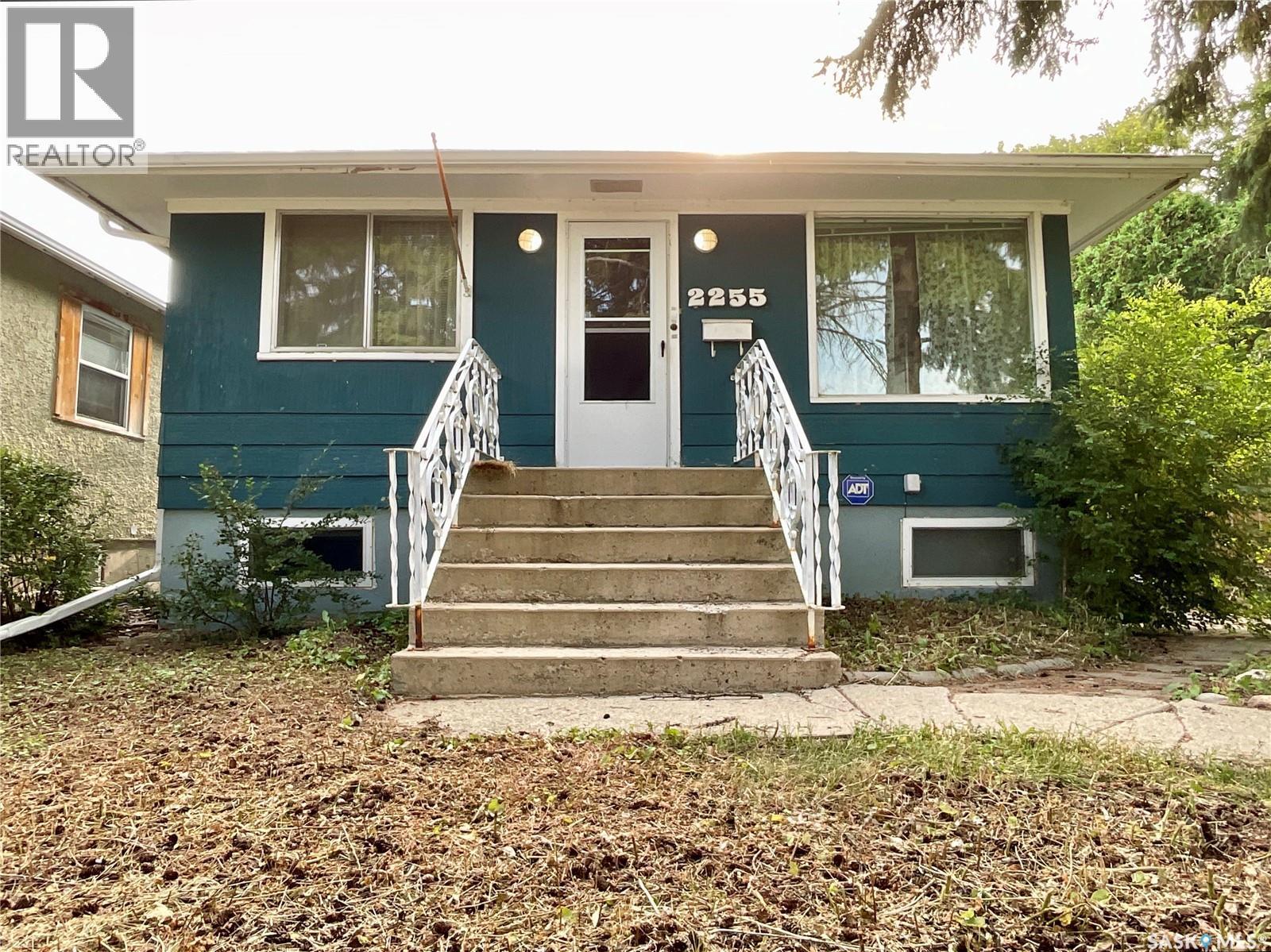 2255 Queen Street, Regina, SK - Outdoor