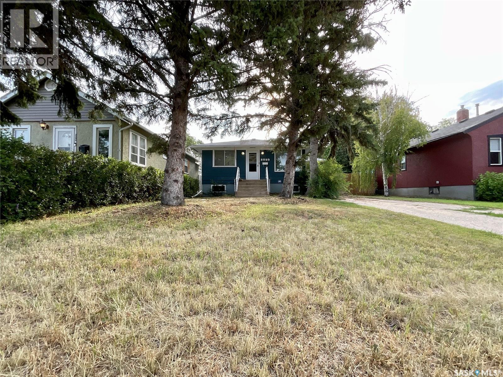 2255 Queen Street, Regina, SK - Outdoor