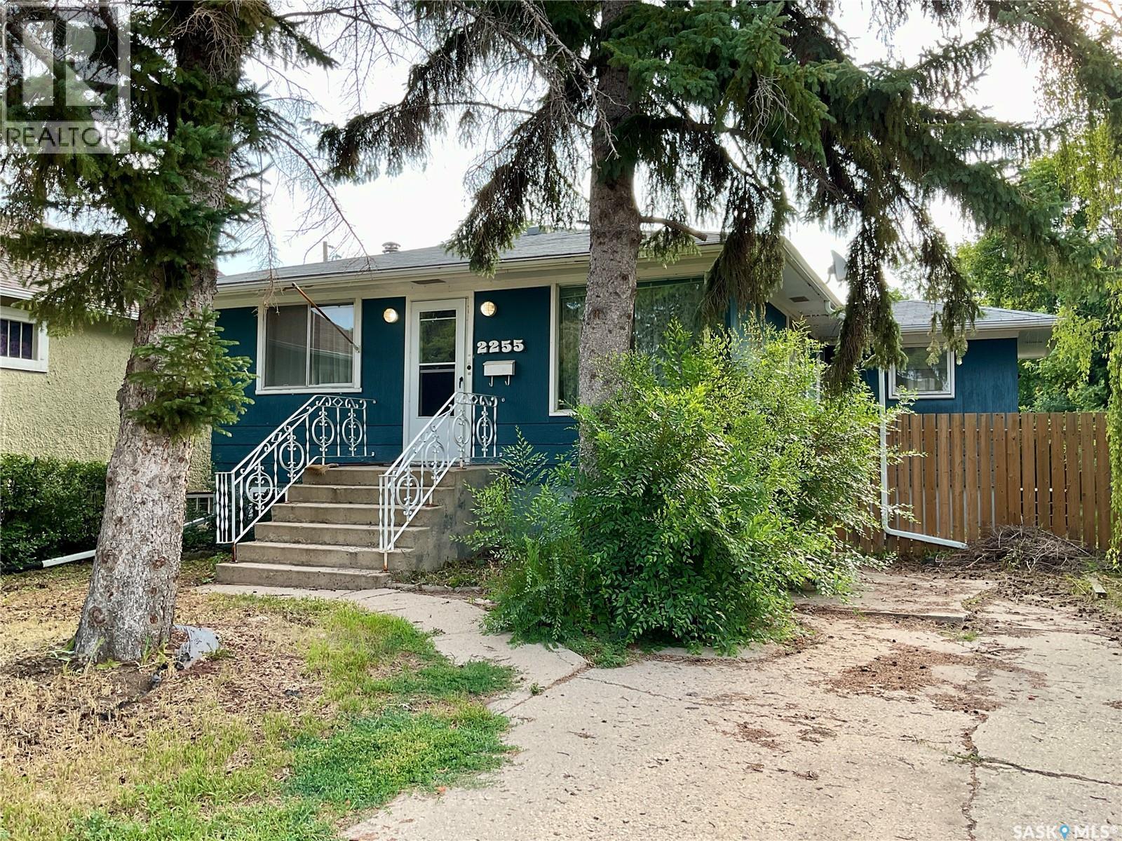 2255 Queen Street, Regina, SK - Outdoor
