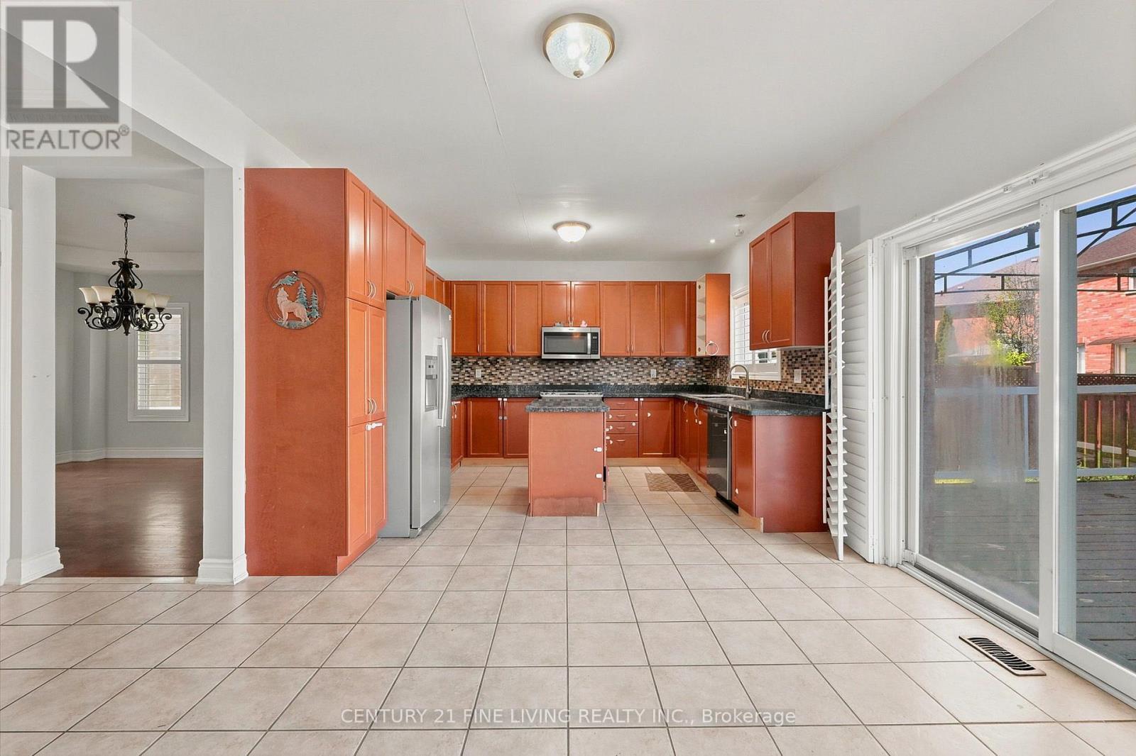 38 Eiffel Boulevard, Brampton, ON - Indoor Photo Showing Kitchen