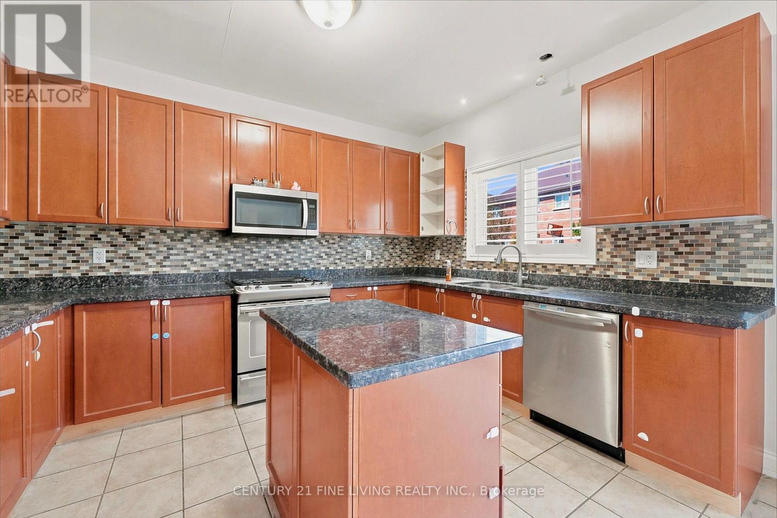 38 Eiffel Boulevard, Brampton, ON - Indoor Photo Showing Kitchen With Double Sink