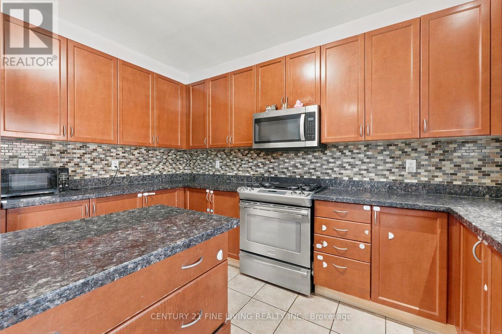 38 Eiffel Boulevard, Brampton, ON - Indoor Photo Showing Kitchen