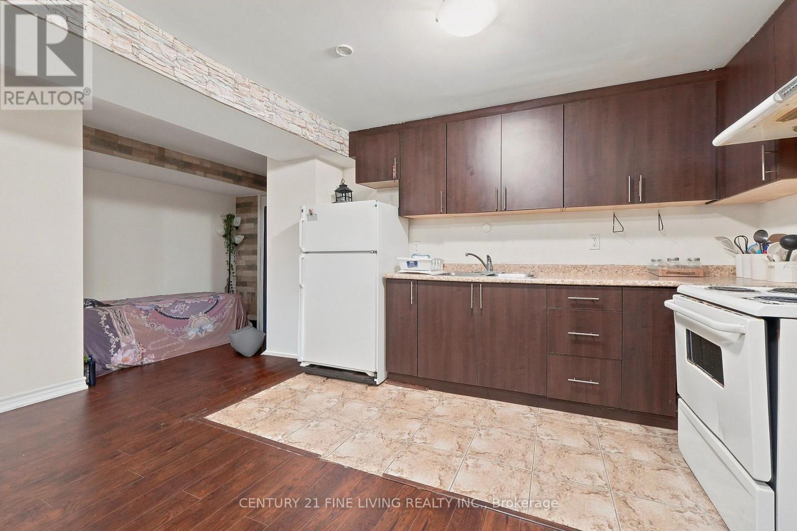 38 Eiffel Boulevard, Brampton, ON - Indoor Photo Showing Kitchen