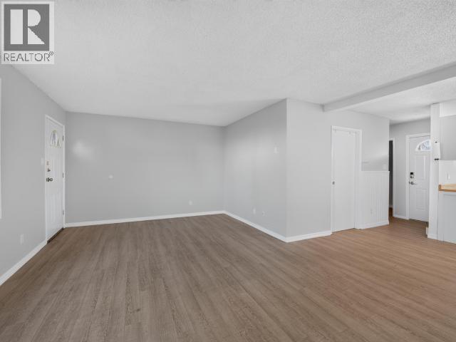 86-100 Lewes Boulevard, Whitehorse, YT - Indoor Photo Showing Other Room