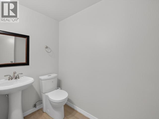 86-100 Lewes Boulevard, Whitehorse, YT - Indoor Photo Showing Bathroom