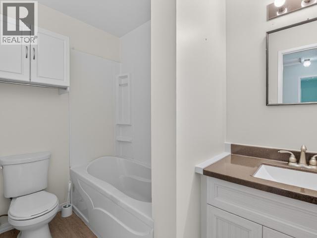 86-100 Lewes Boulevard, Whitehorse, YT - Indoor Photo Showing Bathroom