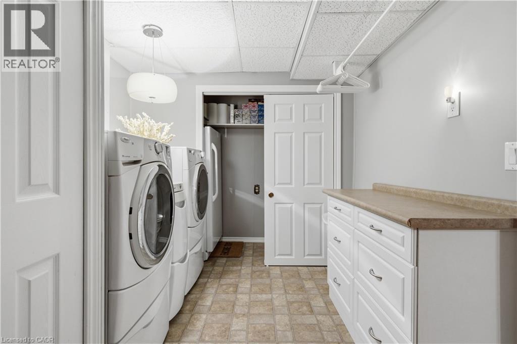 10 Macatee Place, Cambridge, ON - Indoor Photo Showing Laundry Room
