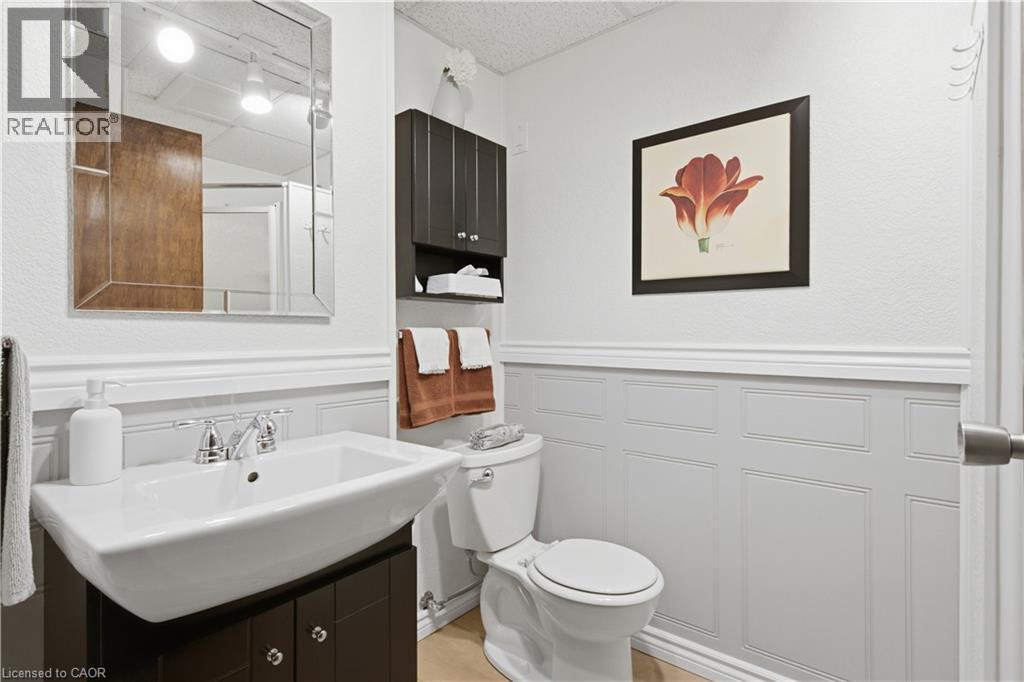 10 Macatee Place, Cambridge, ON - Indoor Photo Showing Bathroom