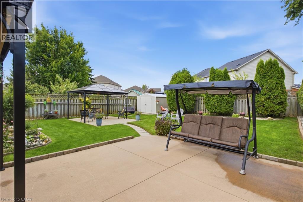 10 Macatee Place, Cambridge, ON - Outdoor