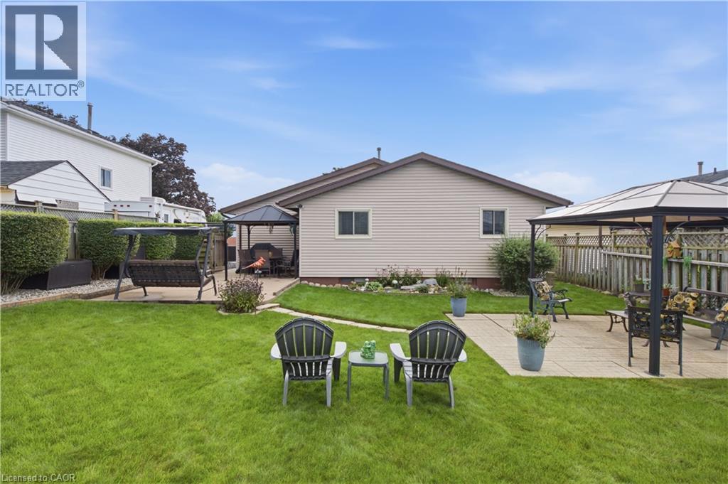 10 Macatee Place, Cambridge, ON - Outdoor