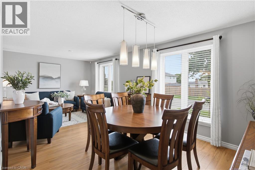 10 Macatee Place, Cambridge, ON - Indoor Photo Showing Dining Room