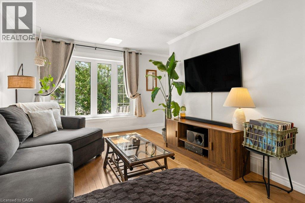 94 Monteagle Crescent, Kitchener, ON - Indoor Photo Showing Living Room With Fireplace