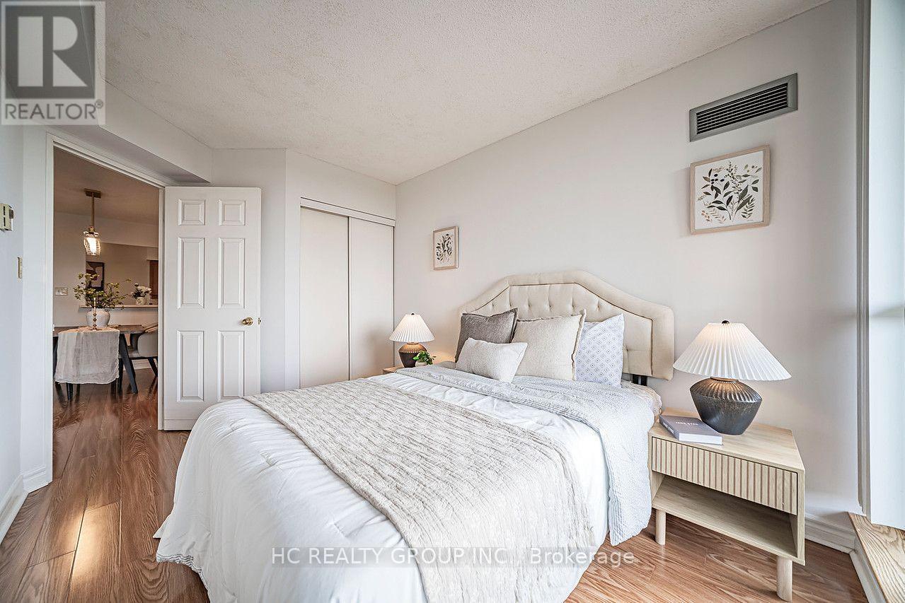 417 - 175 Bamburgh Circle, Toronto, ON - Indoor Photo Showing Living Room