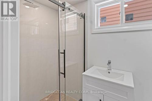 73 Adair Avenue S, Hamilton, ON - Indoor Photo Showing Bathroom