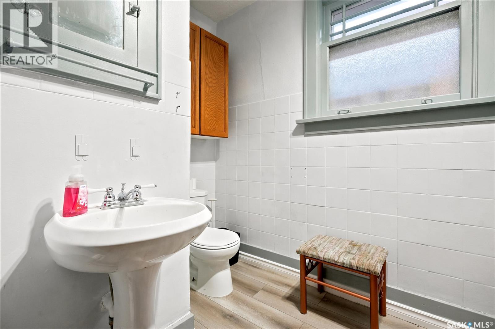 3300 Victoria Avenue, Regina, SK - Indoor Photo Showing Bathroom