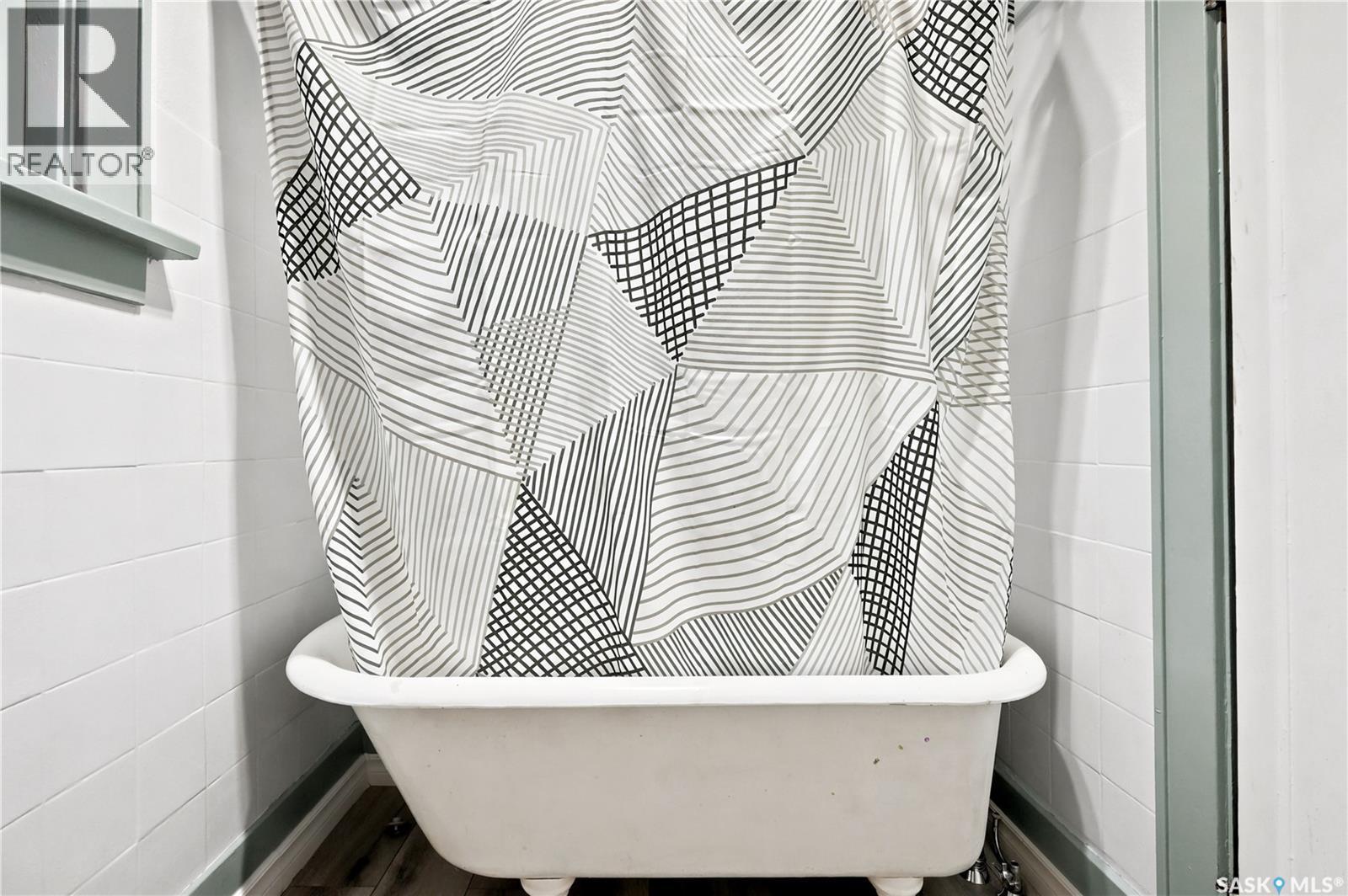 3300 Victoria Avenue, Regina, SK - Indoor Photo Showing Bathroom