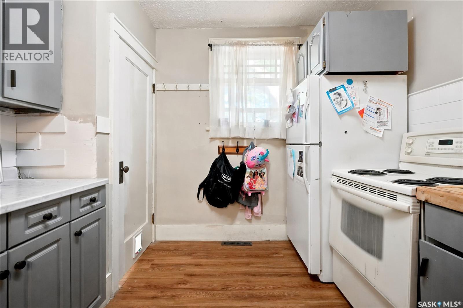 3300 Victoria Avenue, Regina, SK - Indoor Photo Showing Kitchen