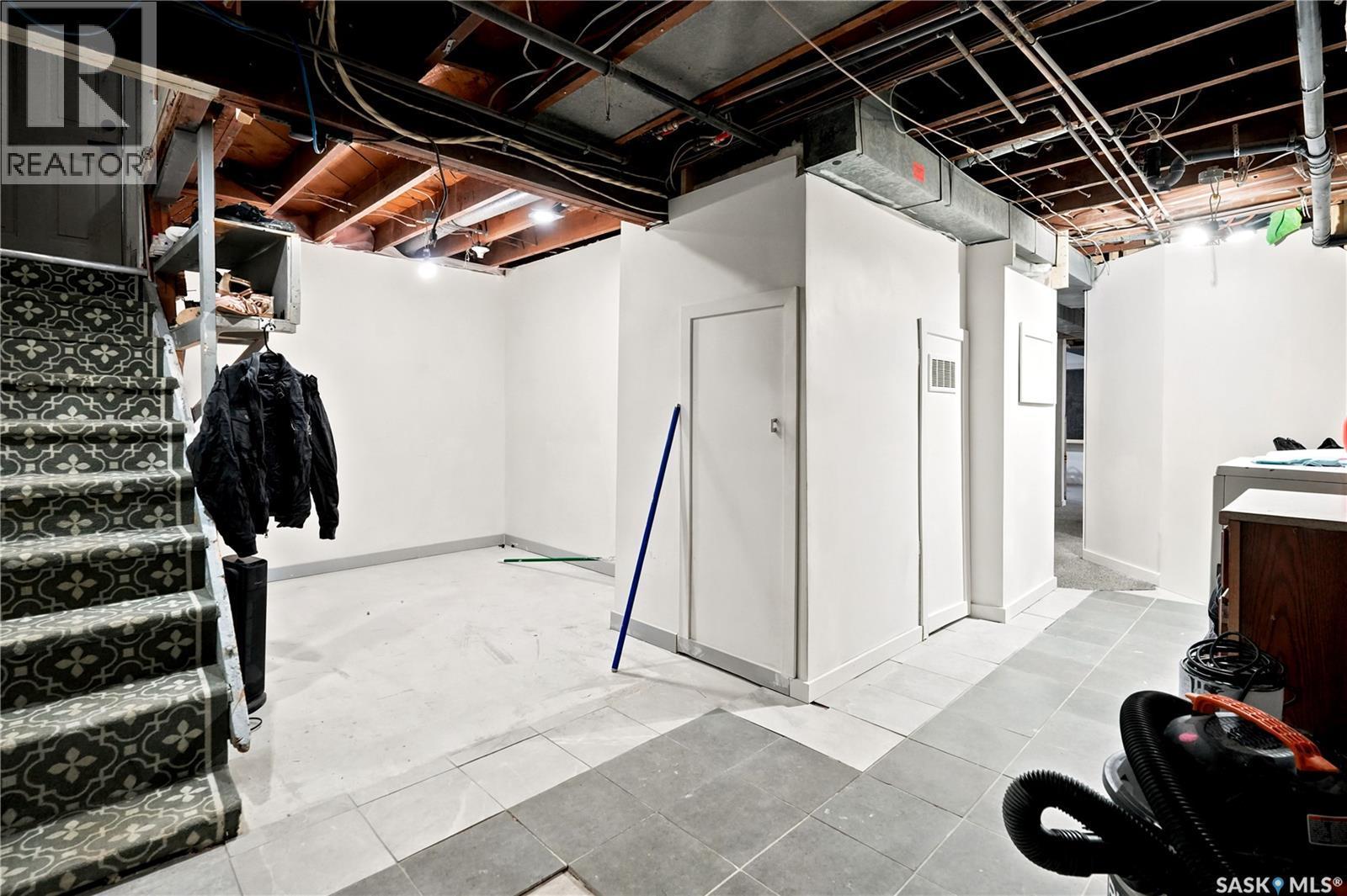 3300 Victoria Avenue, Regina, SK - Indoor Photo Showing Basement