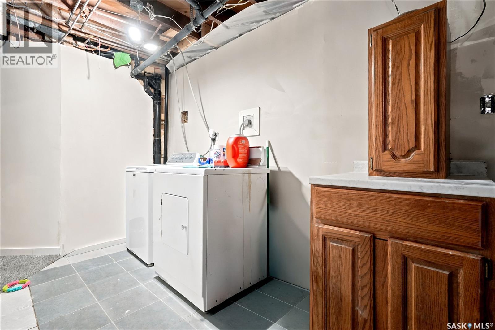 3300 Victoria Avenue, Regina, SK - Indoor Photo Showing Laundry Room