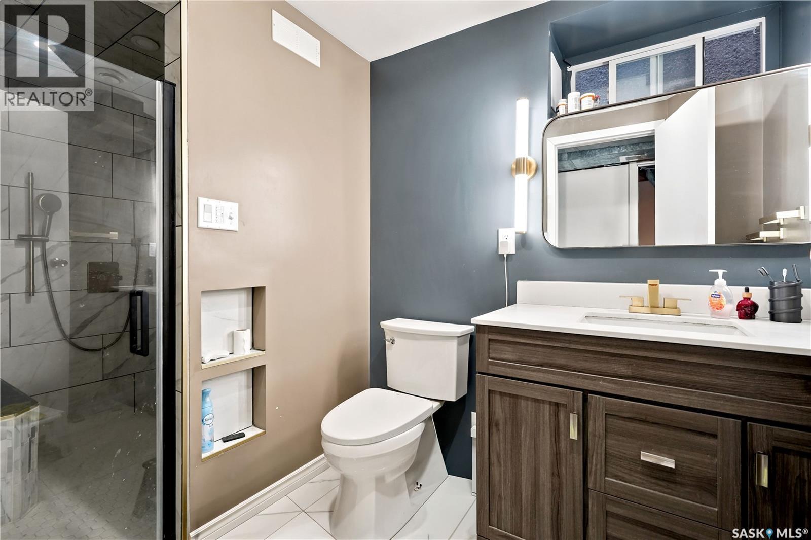 3300 Victoria Avenue, Regina, SK - Indoor Photo Showing Bathroom