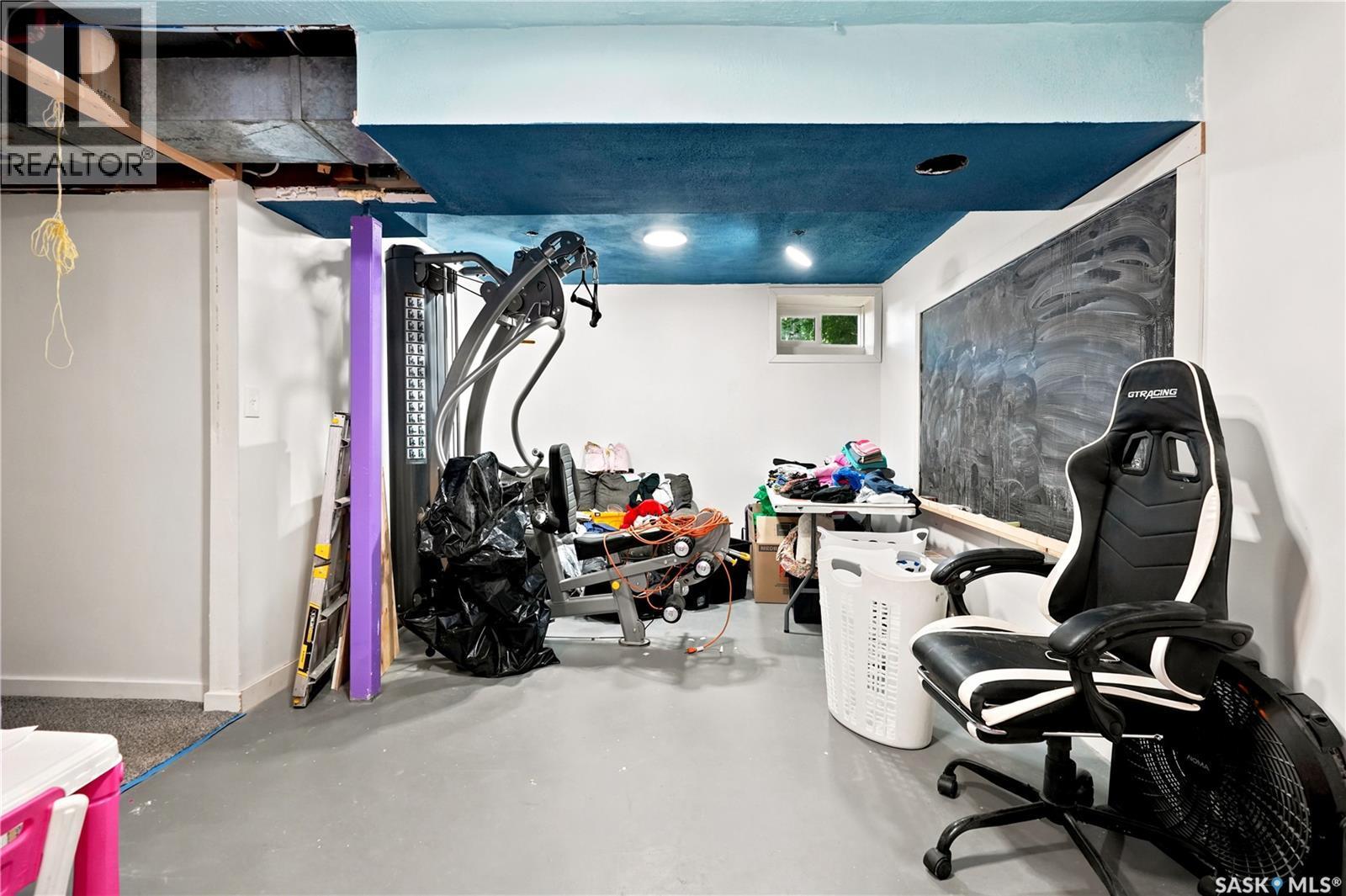 3300 Victoria Avenue, Regina, SK - Indoor