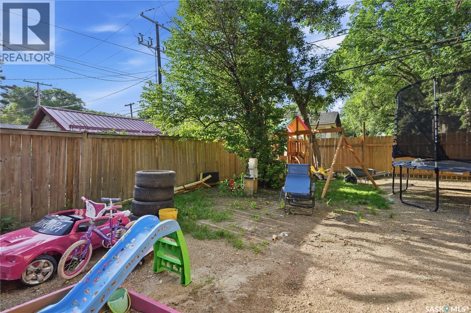 3300 Victoria Avenue, Regina, SK - Outdoor
