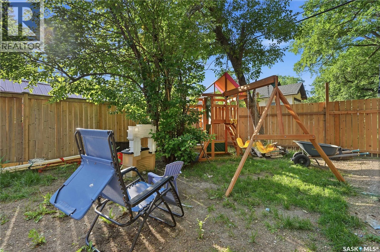 3300 Victoria Avenue, Regina, SK - Outdoor