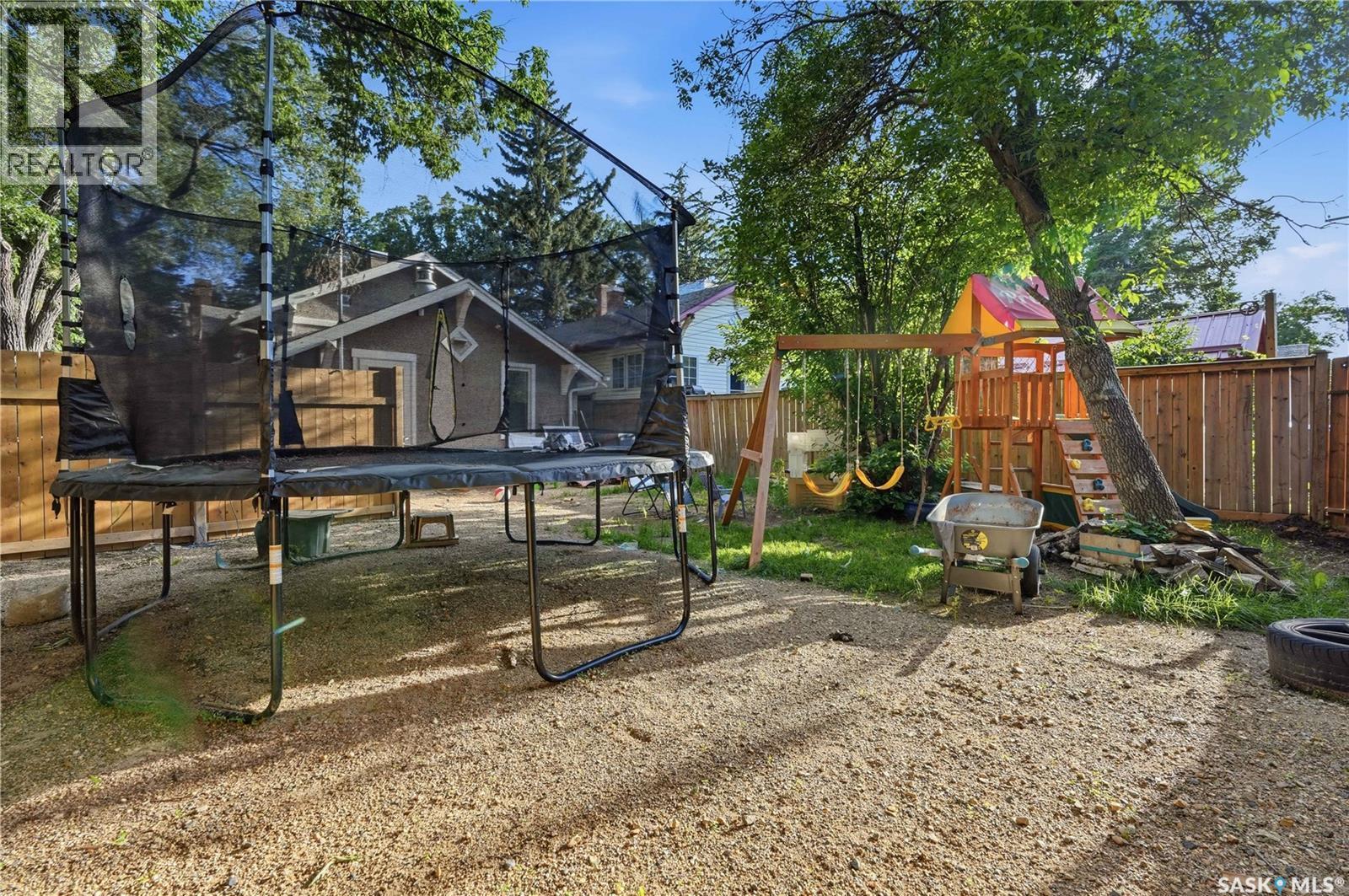 3300 Victoria Avenue, Regina, SK - Outdoor