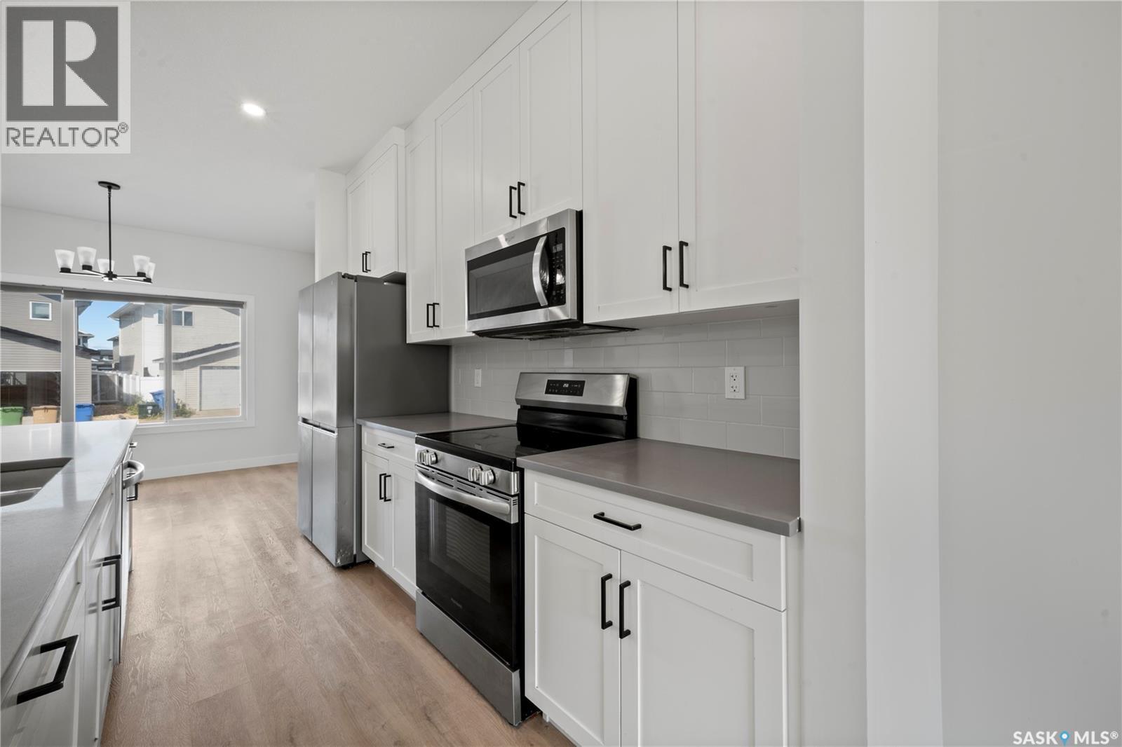 5116 E Simard Avenue, Regina, SK - Indoor Photo Showing Kitchen With Upgraded Kitchen