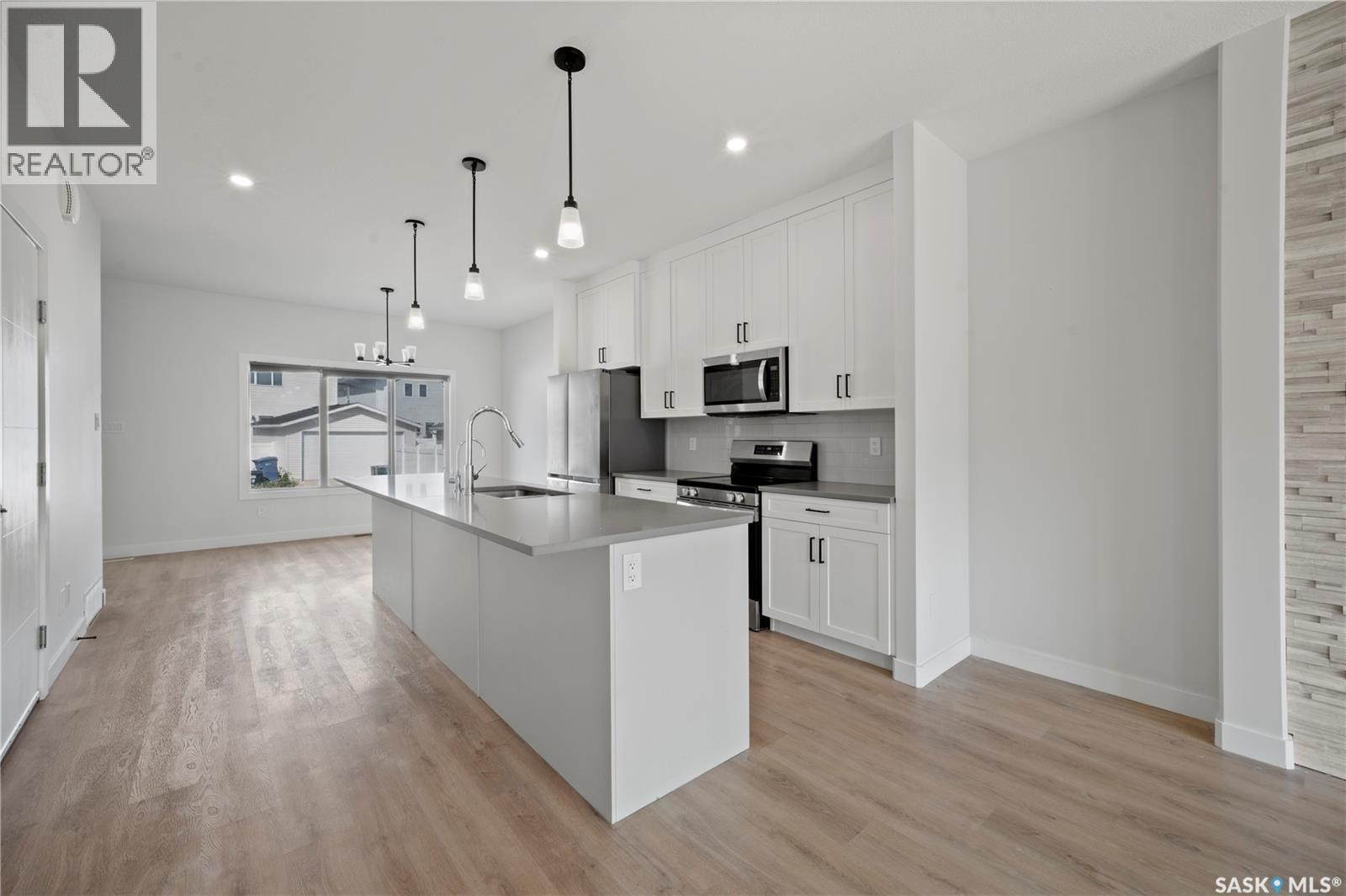 5116 E Simard Avenue, Regina, SK - Indoor Photo Showing Kitchen With Upgraded Kitchen