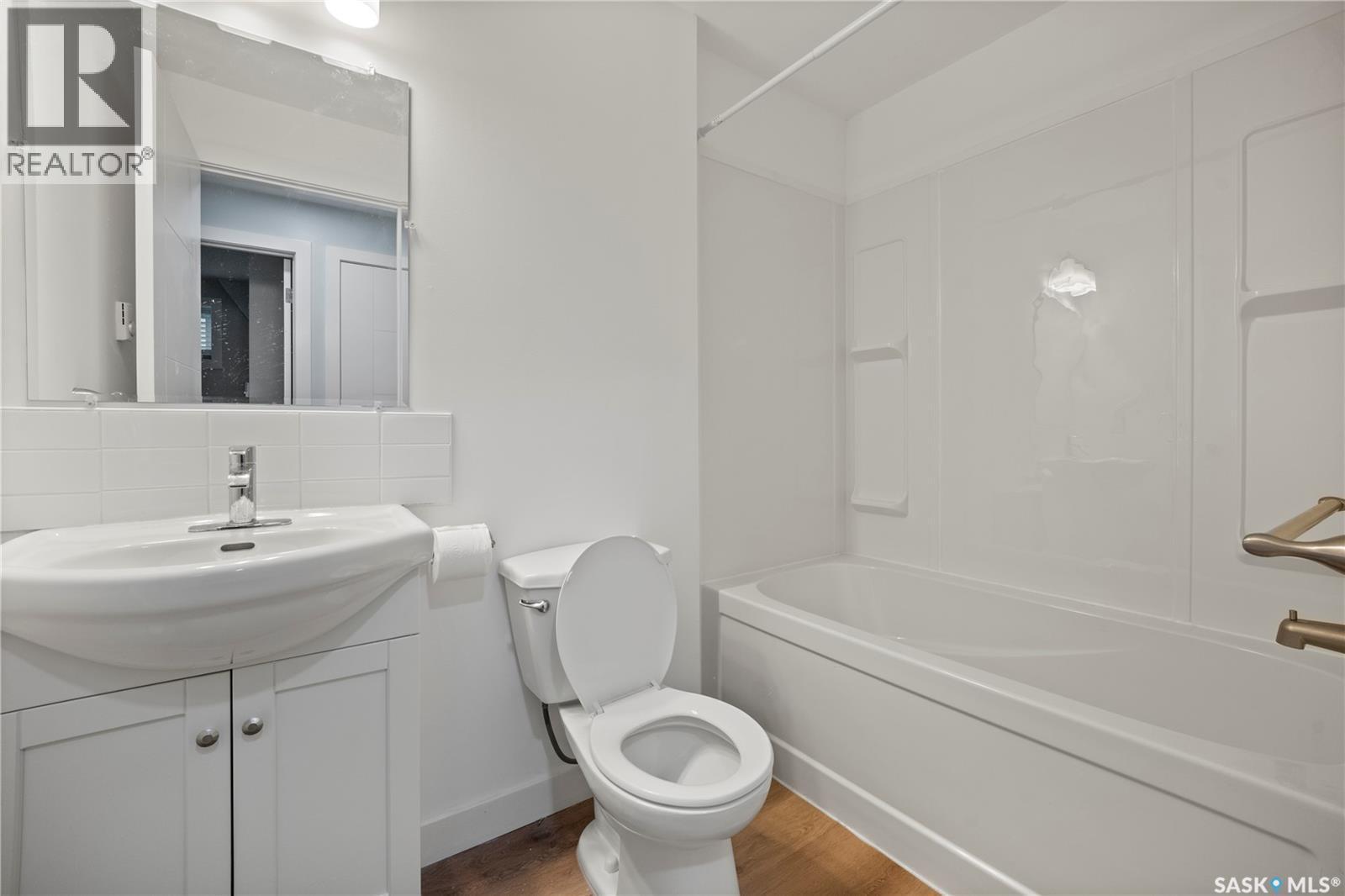 5116 E Simard Avenue, Regina, SK - Indoor Photo Showing Bathroom