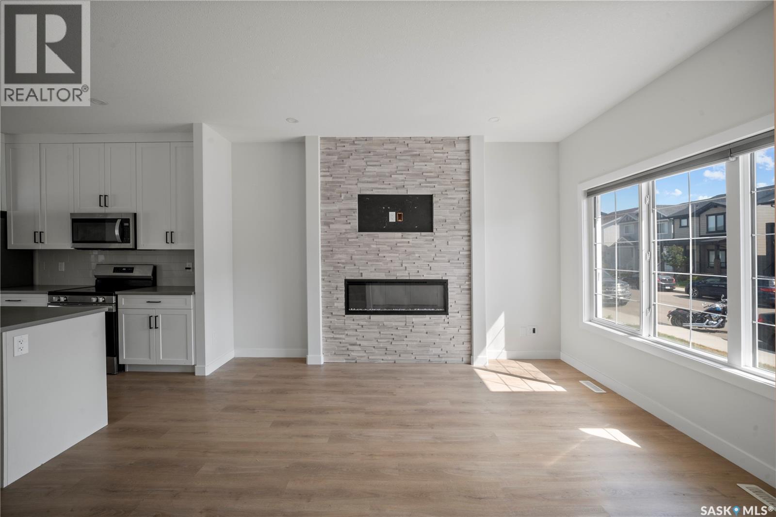 5116 E Simard Avenue, Regina, SK - Indoor With Fireplace