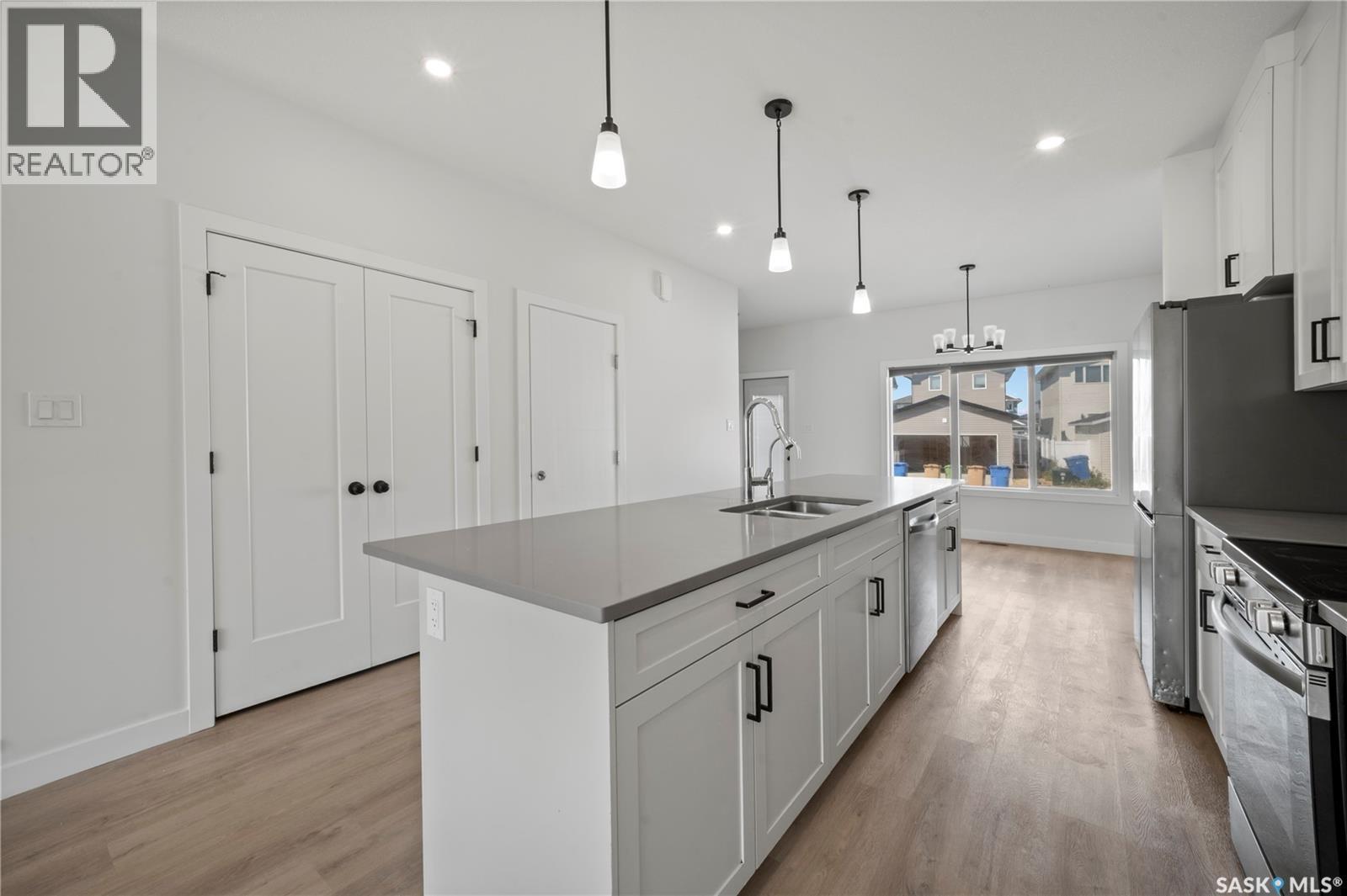 5116 E Simard Avenue, Regina, SK - Indoor Photo Showing Kitchen With Upgraded Kitchen