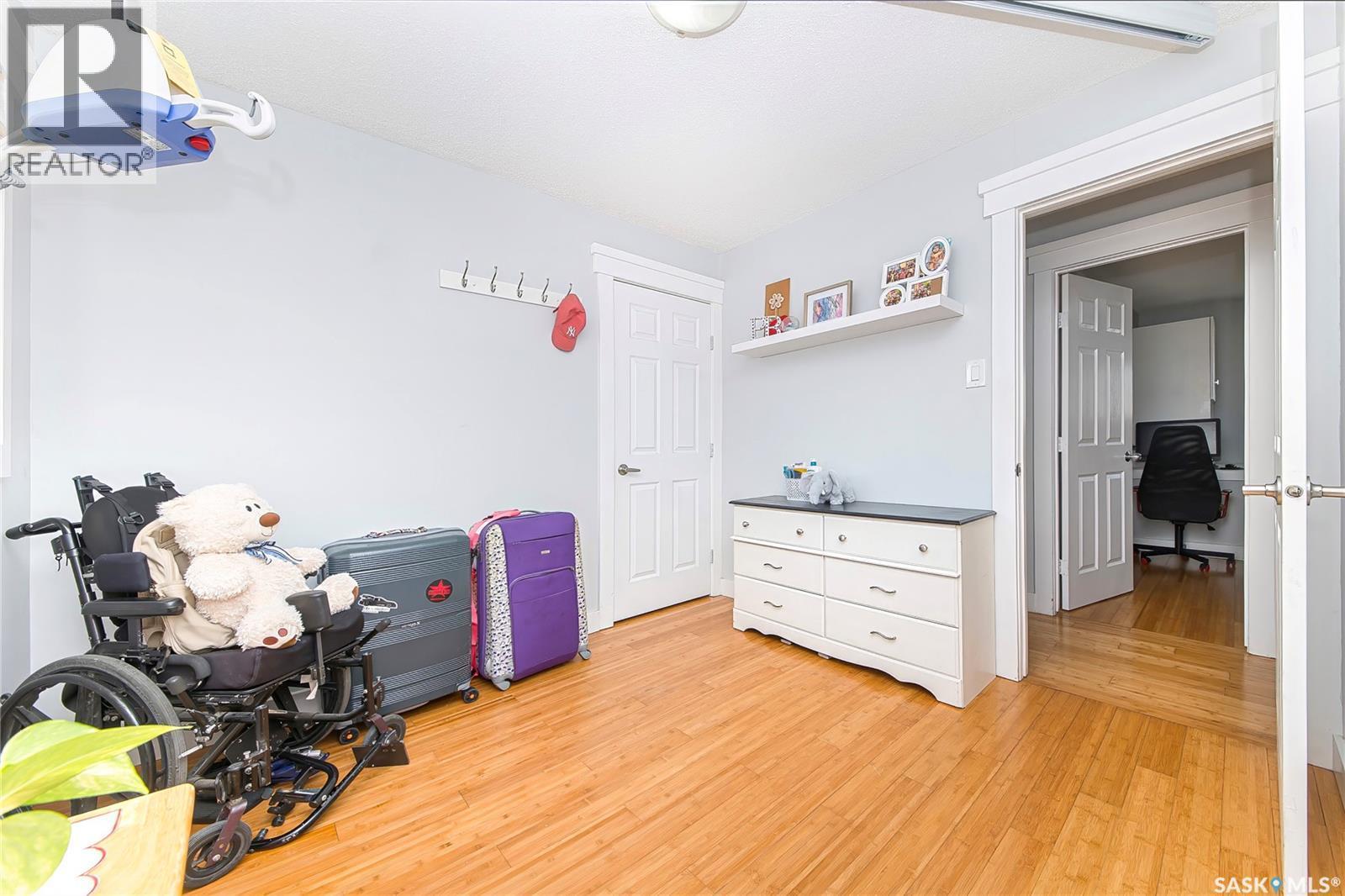 902 Steeves Avenue, Saskatoon, SK - Indoor