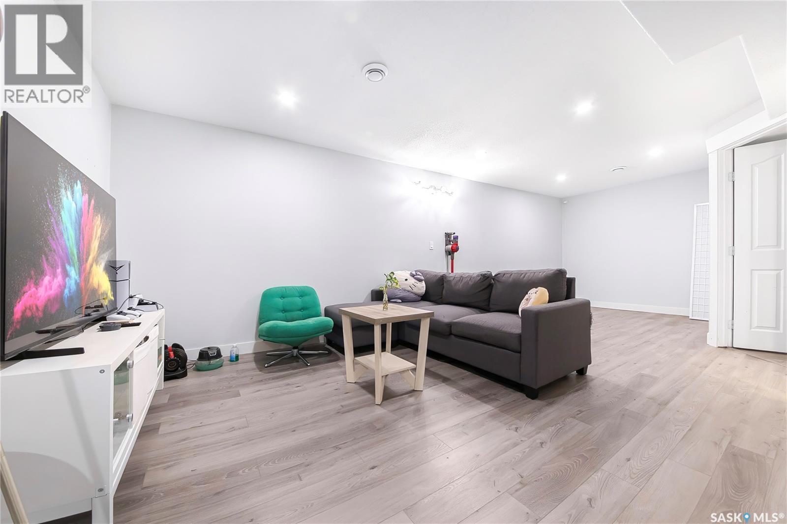 902 Steeves Avenue, Saskatoon, SK - Indoor