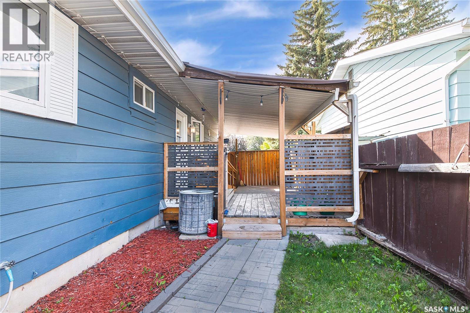 902 Steeves Avenue, Saskatoon, SK - Outdoor