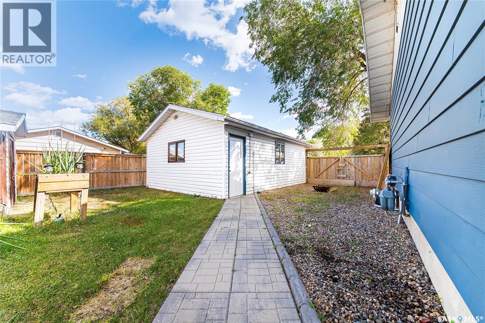 902 Steeves Avenue, Saskatoon, SK - Outdoor With Deck Patio Veranda With Exterior