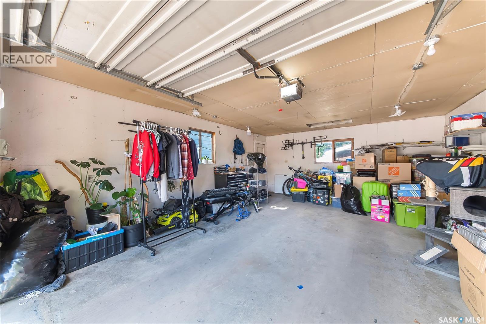 902 Steeves Avenue, Saskatoon, SK - Indoor Photo Showing Garage