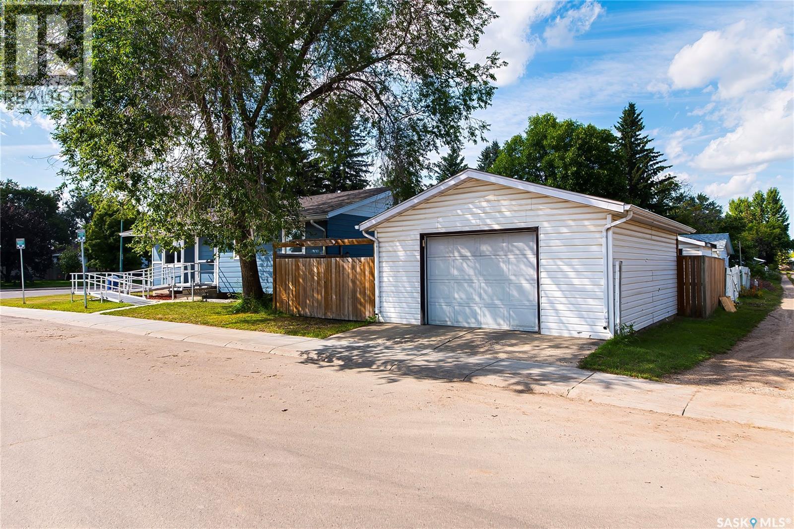 902 Steeves Avenue, Saskatoon, SK - Outdoor
