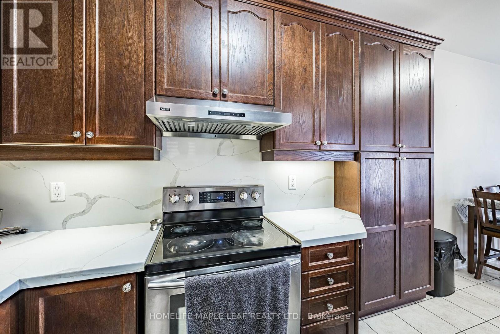 29 Gower Crescent, Brampton, ON - Indoor Photo Showing Kitchen
