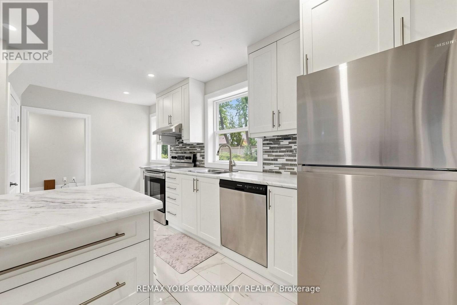 22 Havenridge Drive, Toronto, ON - Indoor Photo Showing Kitchen