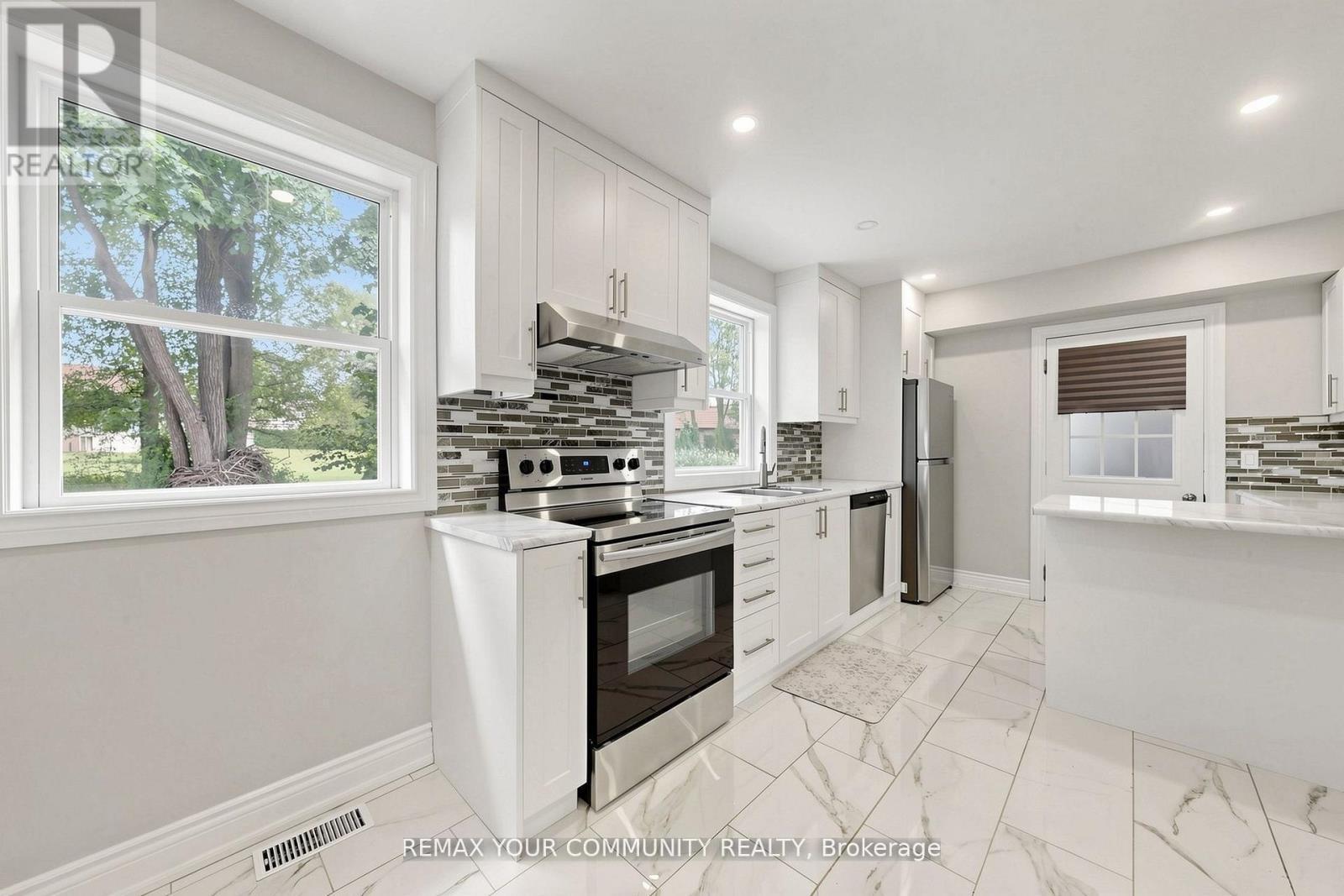 22 Havenridge Drive, Toronto, ON - Indoor Photo Showing Kitchen