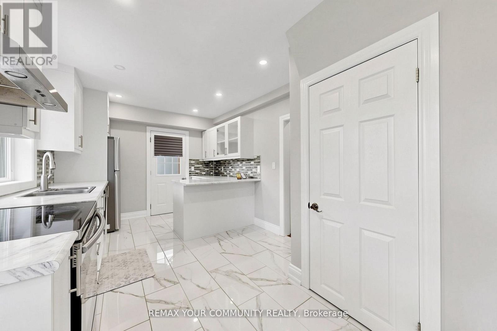 22 Havenridge Drive, Toronto, ON - Indoor Photo Showing Kitchen