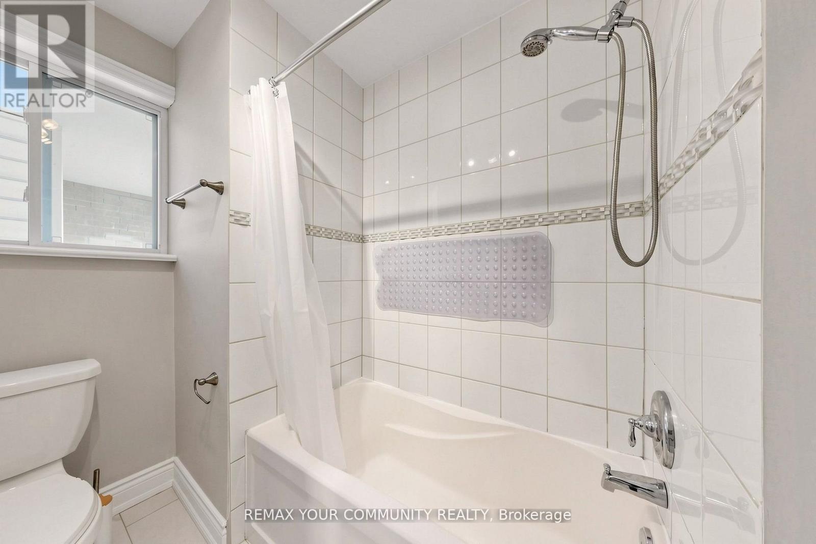 22 Havenridge Drive, Toronto, ON - Indoor Photo Showing Bathroom
