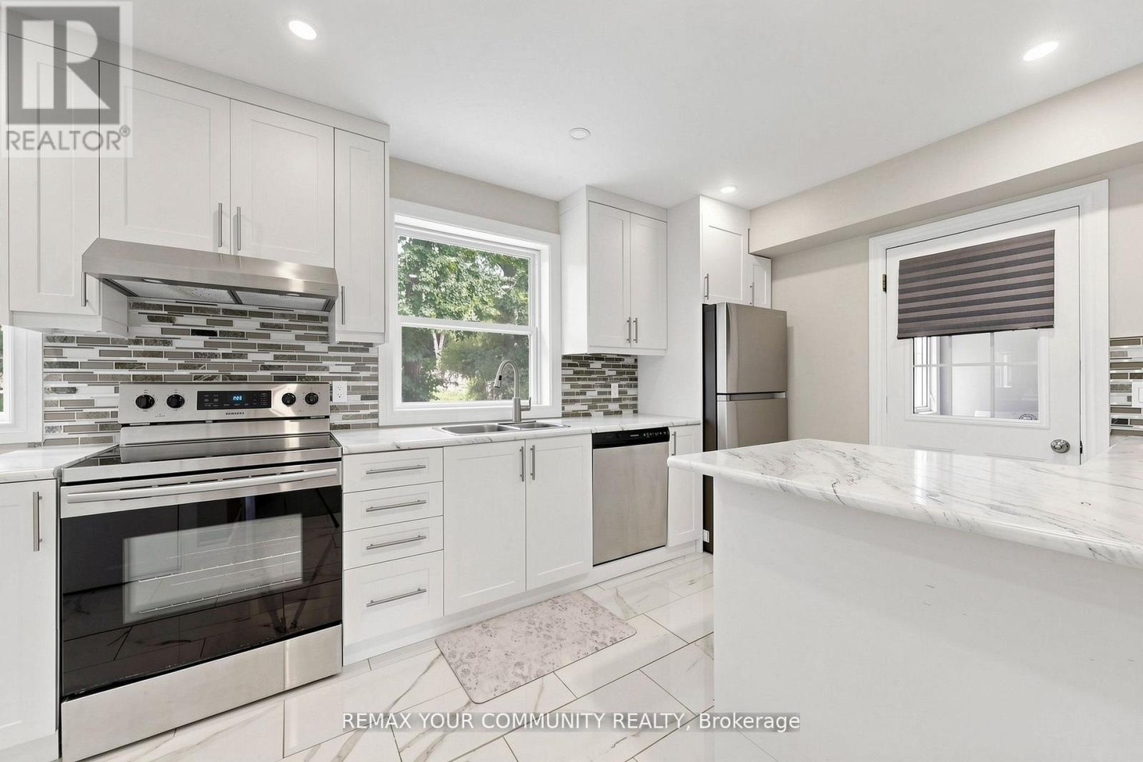 22 Havenridge Drive, Toronto, ON - Indoor Photo Showing Kitchen With Upgraded Kitchen