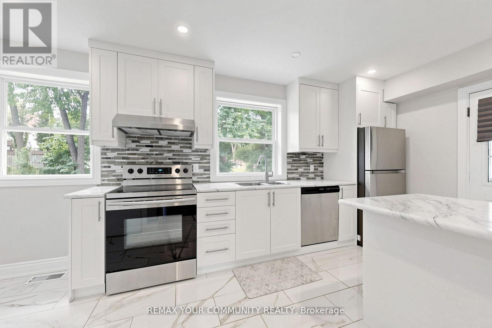 22 Havenridge Drive, Toronto, ON - Indoor Photo Showing Kitchen With Double Sink With Upgraded Kitchen