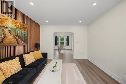 234 Balmoral Avenue S, Hamilton, ON - Indoor Photo Showing Living Room