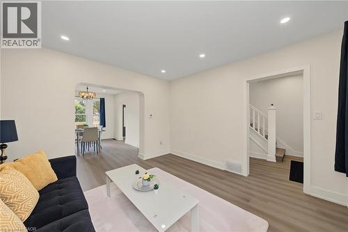 234 Balmoral Avenue S, Hamilton, ON - Indoor Photo Showing Living Room