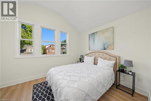 234 Balmoral Avenue S, Hamilton, ON - Indoor Photo Showing Bedroom